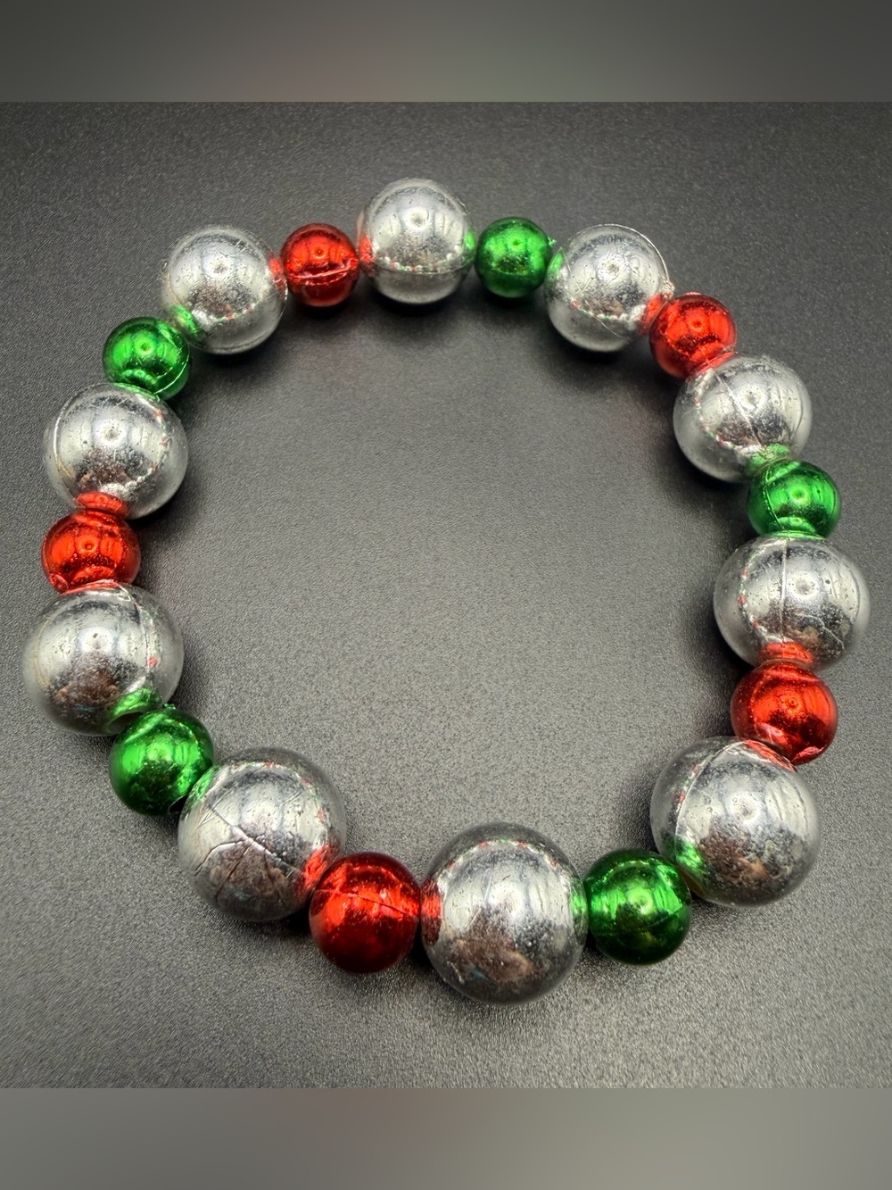 Vintage Style Christmas Ball Bead Stretchy Bracelet Red Green Silver New